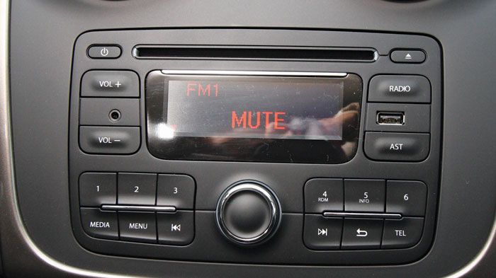 Το εσωτερικό του Dacia Sandero έχει βελτιωθεί σημαντικά σε ποιότητα και φινίρισμα κάτι που αντιλαμβάνεσαι τόσο οπτικά, όσο και με το άγγιγμα των χειρι